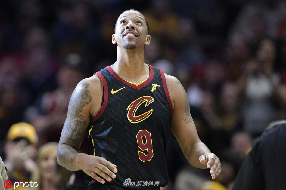 [流言板]班凱羅全場8投5中，得到20分8籃板6助攻1封蓋