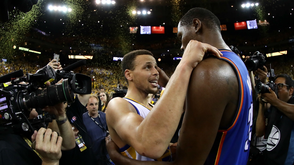 巴薩多打一人！桑塞特兇狠踢倒費爾明，被直紅罰下