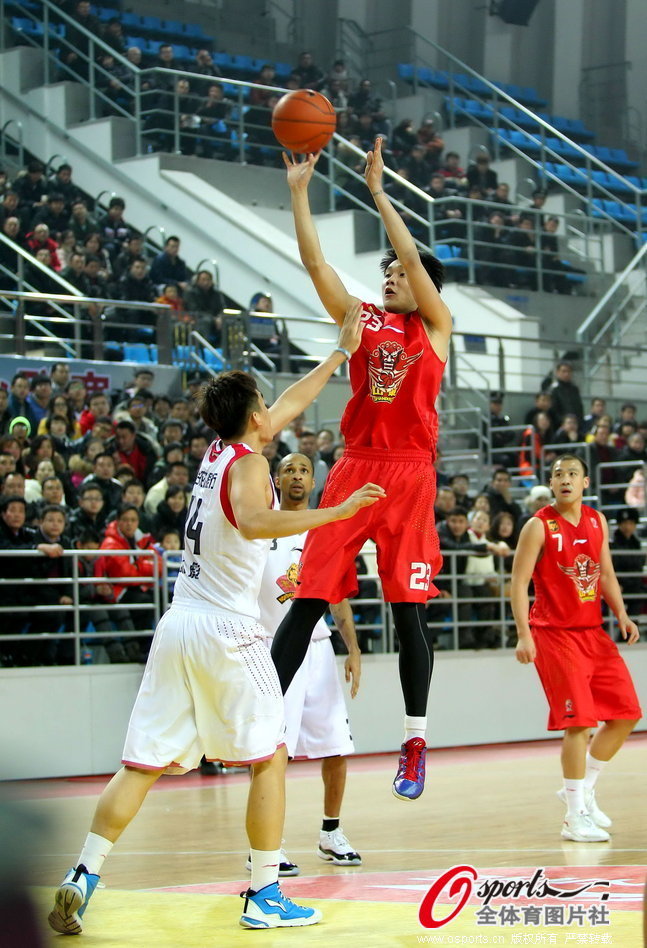 記者：尤文圖斯密切關注弗拉泰西，可能高價租借+強制買斷