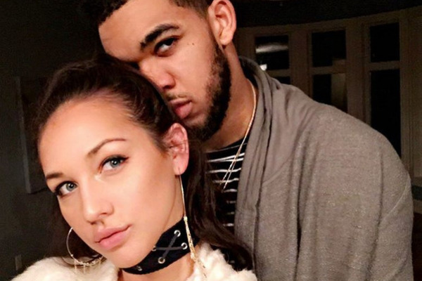 直播吧1月8日訊 NBA常規(guī)賽，雄鹿上半場以53-64落后勇士。上半場比賽，字母哥勢不可擋，他出戰(zhàn)12分49秒，投籃11中8，三分2中1，罰球3中1，得到18分4籃板3助攻。