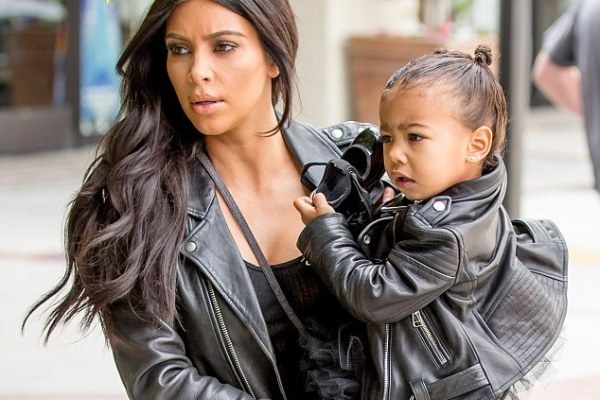 申京被包夾后出現(xiàn)失誤，隨后格林也連續(xù)出現(xiàn)兩次失誤