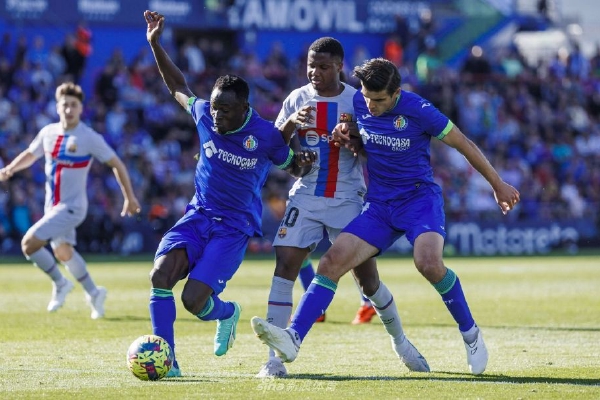 有夢就來湖人大舞臺！活塞小將薩瑟本賽季此前共得7分 今天砍19分