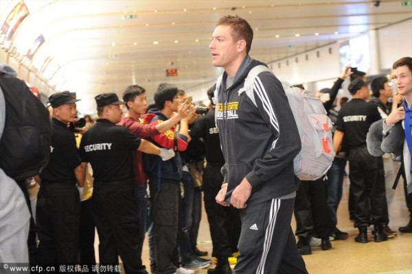 [流言板]首節(jié)發(fā)揮！西蒙斯全場出戰(zhàn)22分鐘，7中5得到10分4籃板7助攻