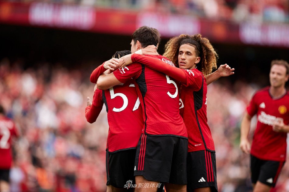 曼聯(lián)女足官宣新援時不慎泄露另一筆交易，球迷：至少保留點懸念啊