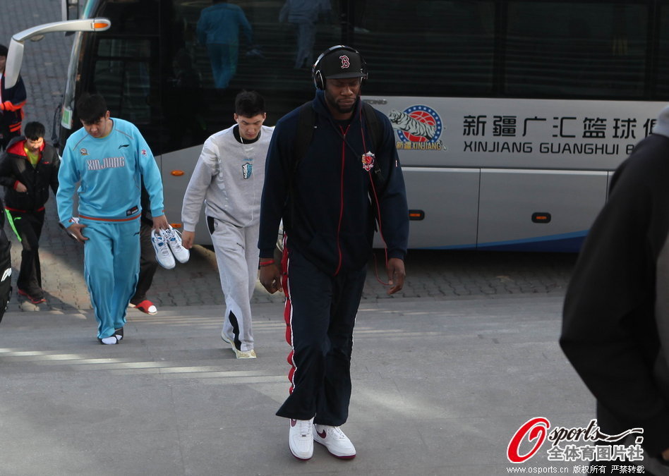 意天空：蘇萊在本輪意甲因右膝受傷被換下，之后將接受進一步檢查