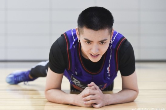 火藥味！追夢霍蘭德對抗后發(fā)生口角，隨后被隊友拉開