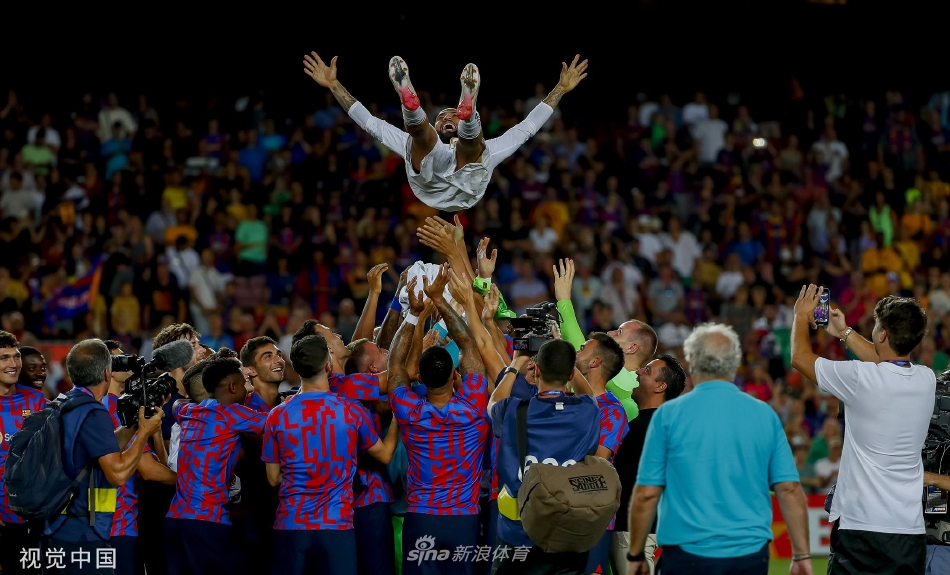 德佬：自馬拉多納時代以來，那不勒斯很久沒一年內(nèi)贏得兩座冠軍了