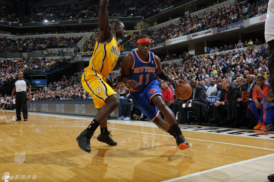 福利對于前期的開局操作來說，可以讓大家開啟更快的升級模式，比如在前期大家可以通過這里的登錄方式來進行簽到，可以通過簽到來直接獲取游戲當中贈送的武將，第一天的話可以給到輸出定位上面的孫策，還有大家在登錄