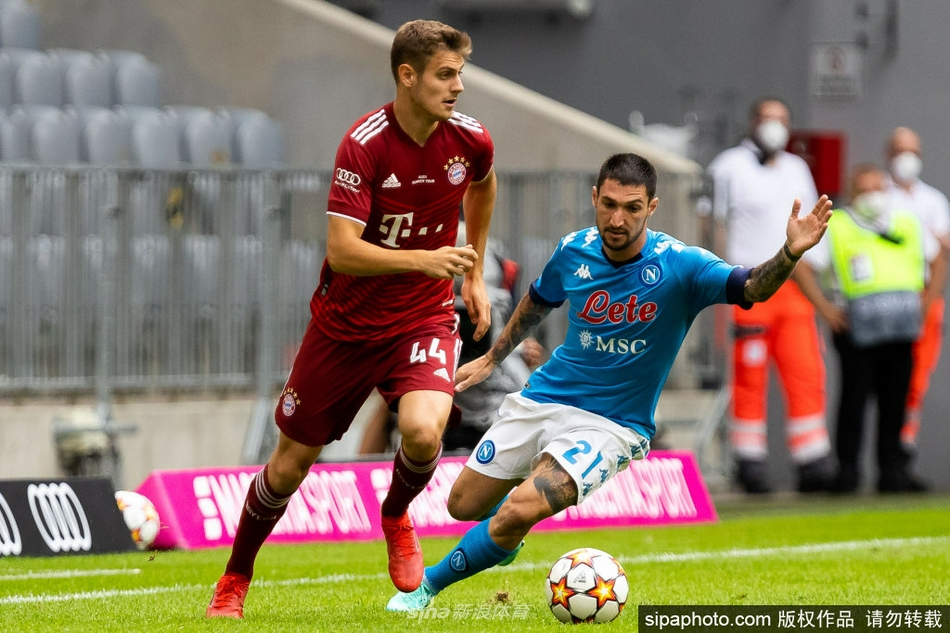 踩踏染紅！西蒙斯致歉：范戴克是我的隊長 絕不會故意傷害任何人