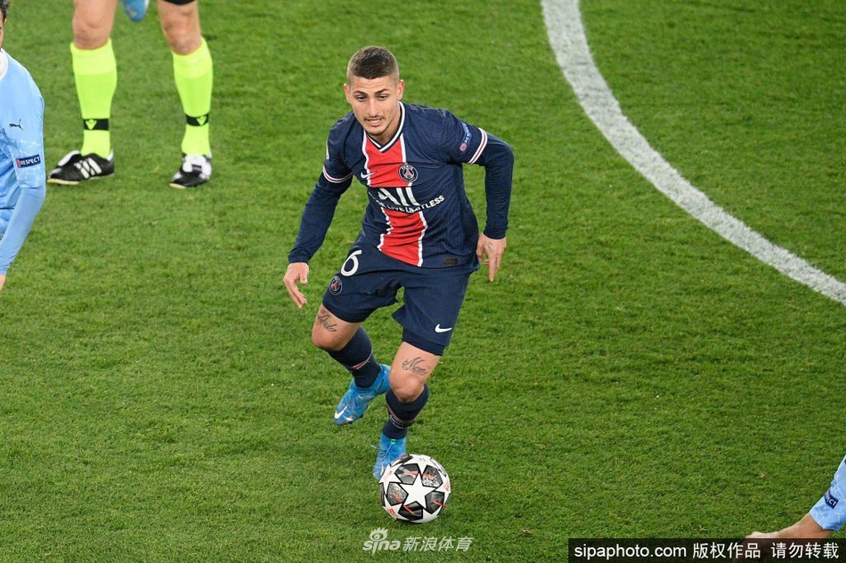 記者：張衛(wèi)昨日舉行婚禮，新鵬城同日官宣他即將離隊