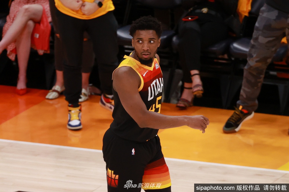 直播吧10月8日訊 據(jù)阿根廷《奧萊報》報道，盡管尚未得到官方確認，阿根廷隊第二場友誼賽的舉辦地將發(fā)生變更。原定于10月14日對陣波多黎各的比賽原計劃在芝加哥舉行。然而，由于芝加哥當?shù)卣诎l(fā)生社會抗議活