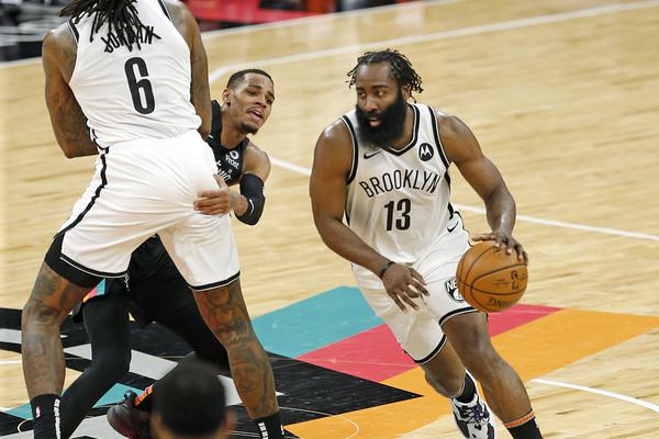 又被群嘲...利物浦跟隊：森林球迷在看臺唱“斯洛特明早就下課”