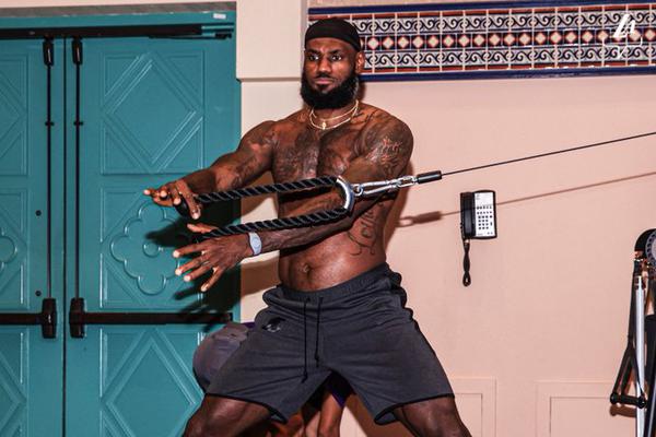 李寧狂喜！代言人&籃網(wǎng)新秀杰明飚中打板三分 籃網(wǎng)領先魔術2分