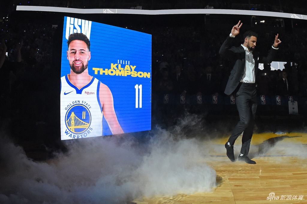 我可不只會投三分！克尼佩爾迎面帽掉馬穆 隨后滿臉震驚頗為喜感