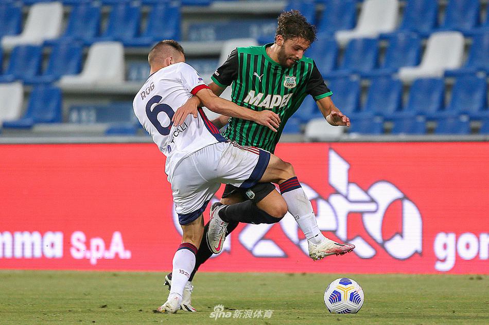 直播吧1月8日訊 名記Shams報道，老鷹將特雷·楊交易至奇才換CJ·麥科勒姆和基斯珀特。The Athletic記者Will Guillory發(fā)推寫道：“看到特雷·楊的交易回報，真是令人難以置信。這