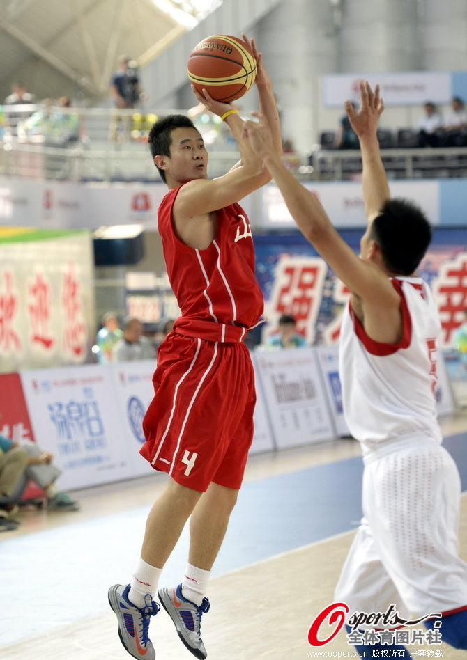 防守多次被針對！克尼佩爾17中4&三分11中3 得到11分8板3助1帽