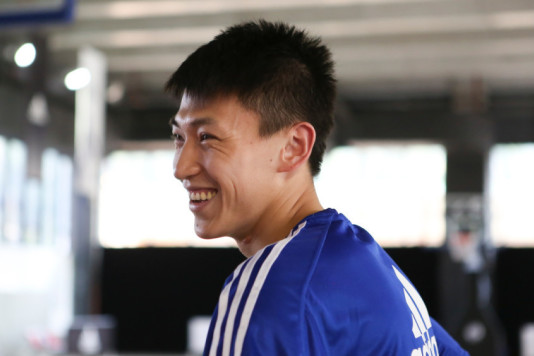 人都去哪了？三球擋拆后順步突破直接殺入籃下 輕松命中反超上籃