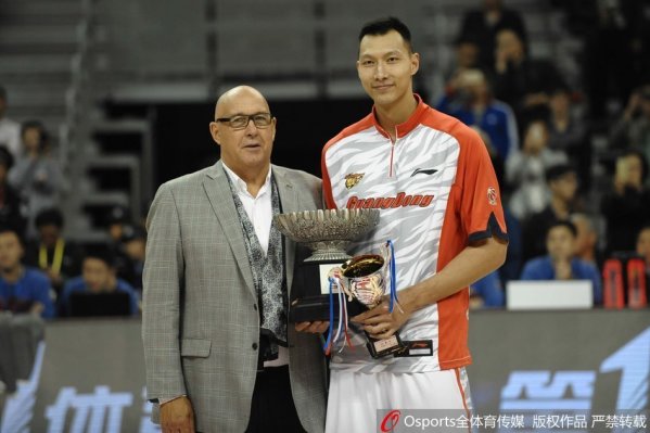 [流言板]班凱羅全場8投5中，得到20分8籃板6助攻1封蓋