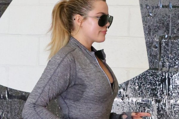 在巴黎時內馬爾帶你去夜店了嗎？西蒙斯：沒有，那時我才17歲