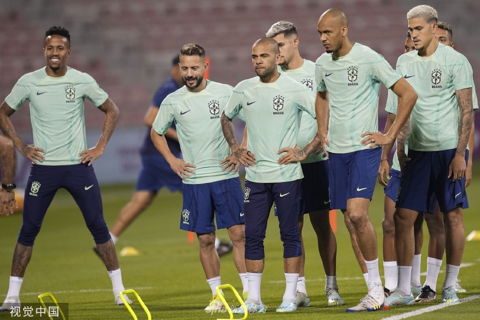 2025年10月7日 11:51:41懂球帝                 近日，利物浦前鋒?；倏私邮芰擞襟w的專訪，談到了他在法國成長的經(jīng)歷，轉會利物浦的經(jīng)歷以及想在英格蘭取得的成就。我們先從