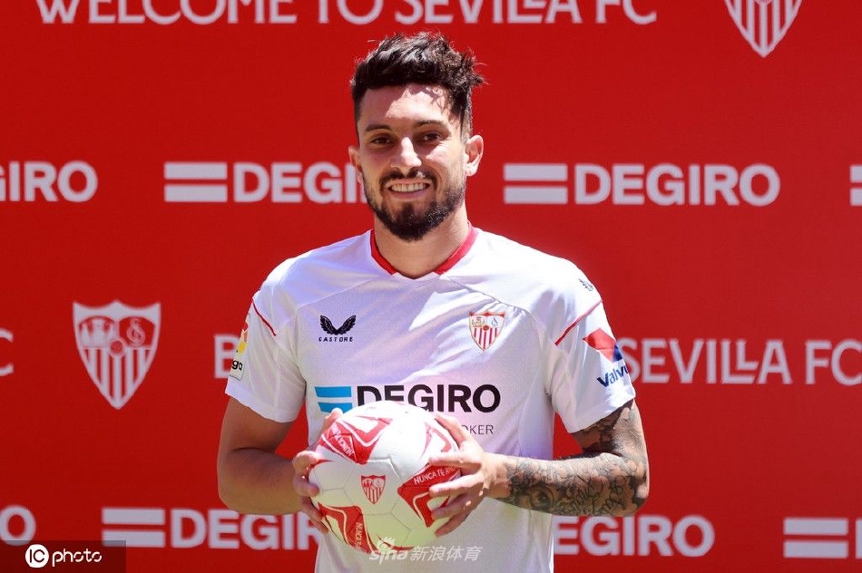 梅西策動！梅西分球給邊路阿爾巴，后者助攻阿連德頭球破僵