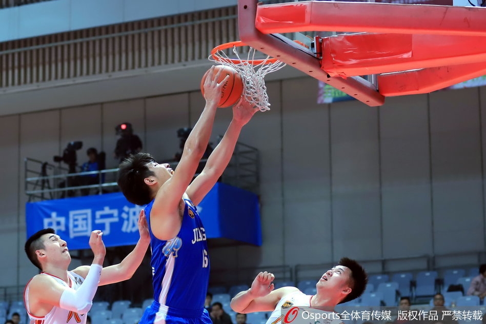 ??法國巨棍！戈貝爾抓下生涯第1萬個籃板！現(xiàn)役第5人！