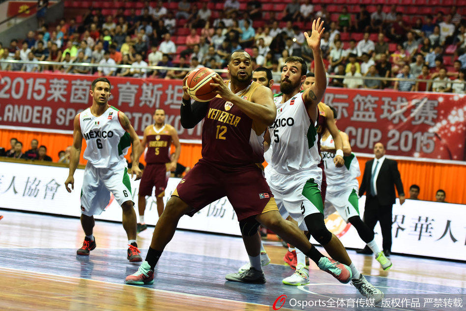 1962年的今天張伯倫砍下73分36籃板，打出當時的歷史最高分