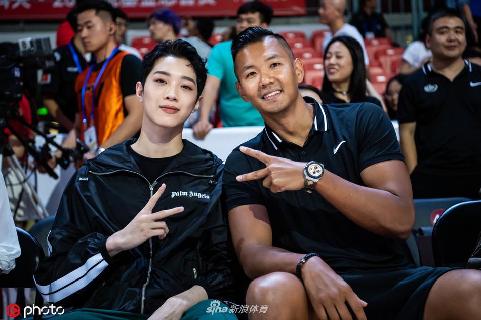 昔日羅馬太太團！托蒂前妻和德羅西前妻攜現(xiàn)任伴侶一起度假