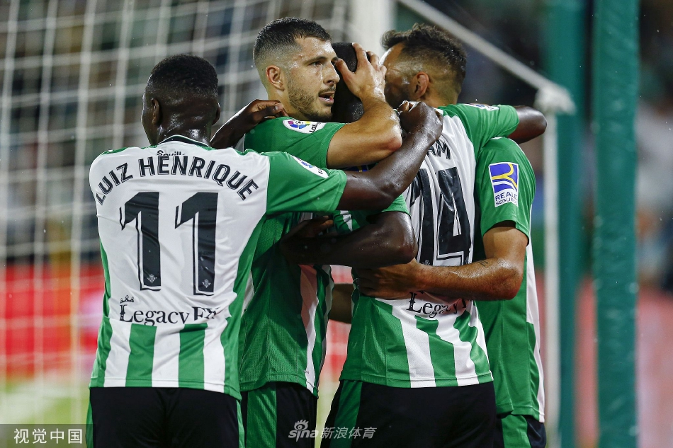 賽季至今鮑威爾場均得分比上賽季高9.8分，聯(lián)盟第一