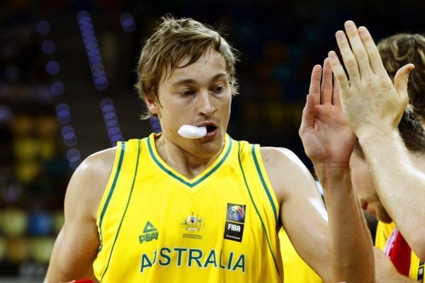 帶刀后衛(wèi)！巴黎再度通過角球配合破門，貝拉爾多頭球得手