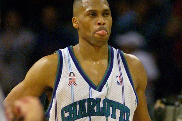 依舊替補？詹?。航裢磉€是讓維爾茨搭?；倏?，薩拉赫替補更合理