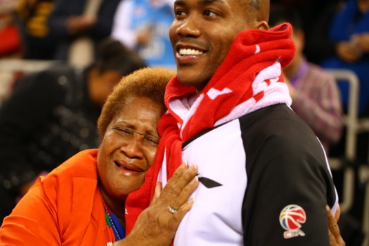 火藥味！追夢霍蘭德對抗后發(fā)生口角，隨后被隊友拉開