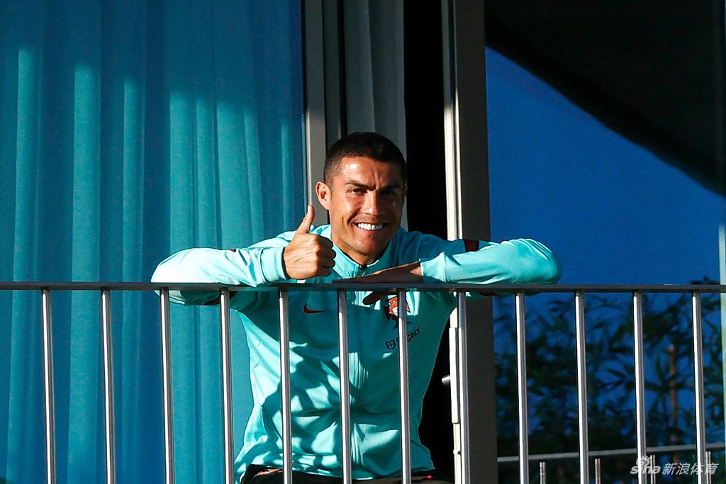 隊記：馬刺預(yù)計將依照賽程連續(xù)客戰(zhàn)湖人，已更換下榻酒店