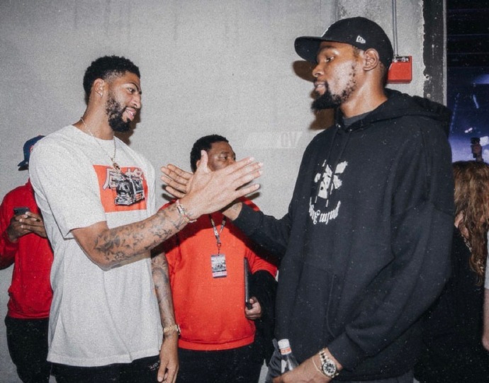 滿面春風(fēng)！奧爾莫外出就餐被采訪：一切都好，一切都很好??