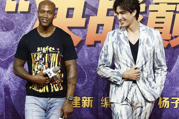 滿面春風(fēng)！奧爾莫外出就餐被采訪：一切都好，一切都很好??