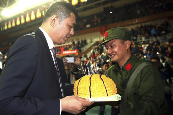 庫杜斯頭球被神撲，理查利森與其同時搶點撞到頭部起身感覺有點懵Scheisse