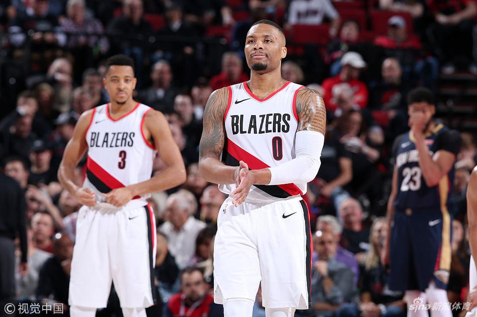 不在狀態(tài)！愛德華茲半場14中3拿到14分 三分7中1