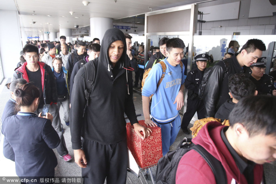 遮天蔽日！費爾斯反擊上籃被蓋耶追防大帽扇飛