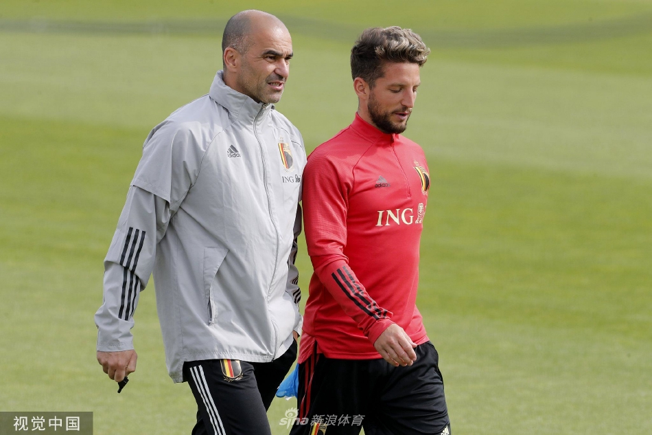 在巴黎時內馬爾帶你去夜店了嗎？西蒙斯：沒有，那時我才17歲