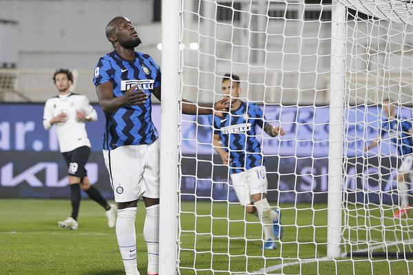 [流言板]首節(jié)發(fā)揮！西蒙斯全場出戰(zhàn)22分鐘，7中5得到10分4籃板7助攻