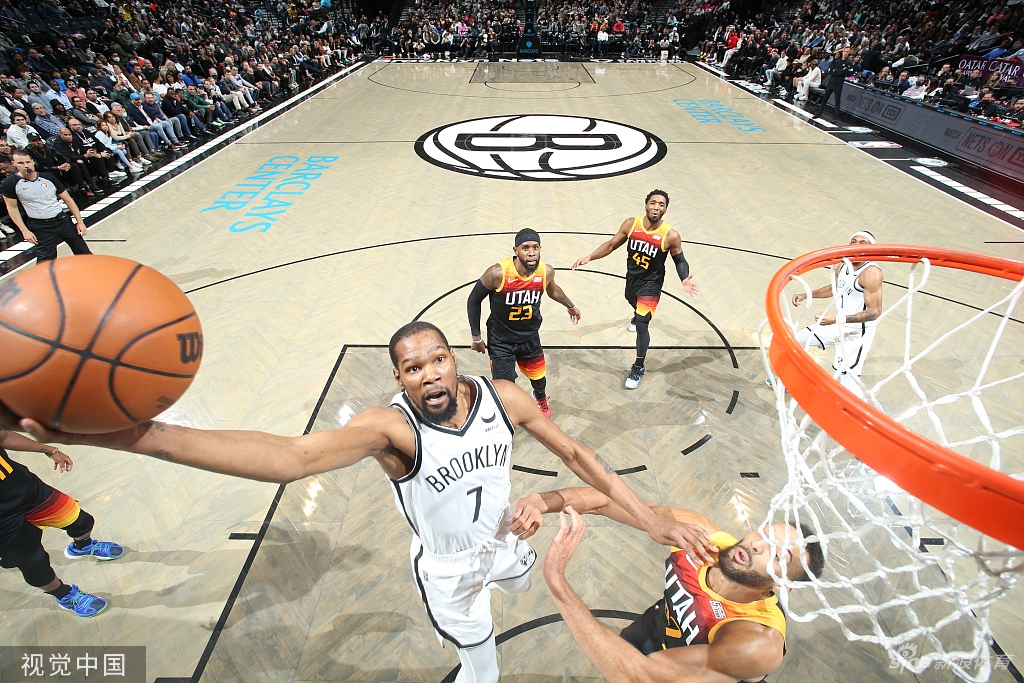 持續(xù)發(fā)力！特雷·楊超遠三分再中 老鷹第三節(jié)單節(jié)轟下42分