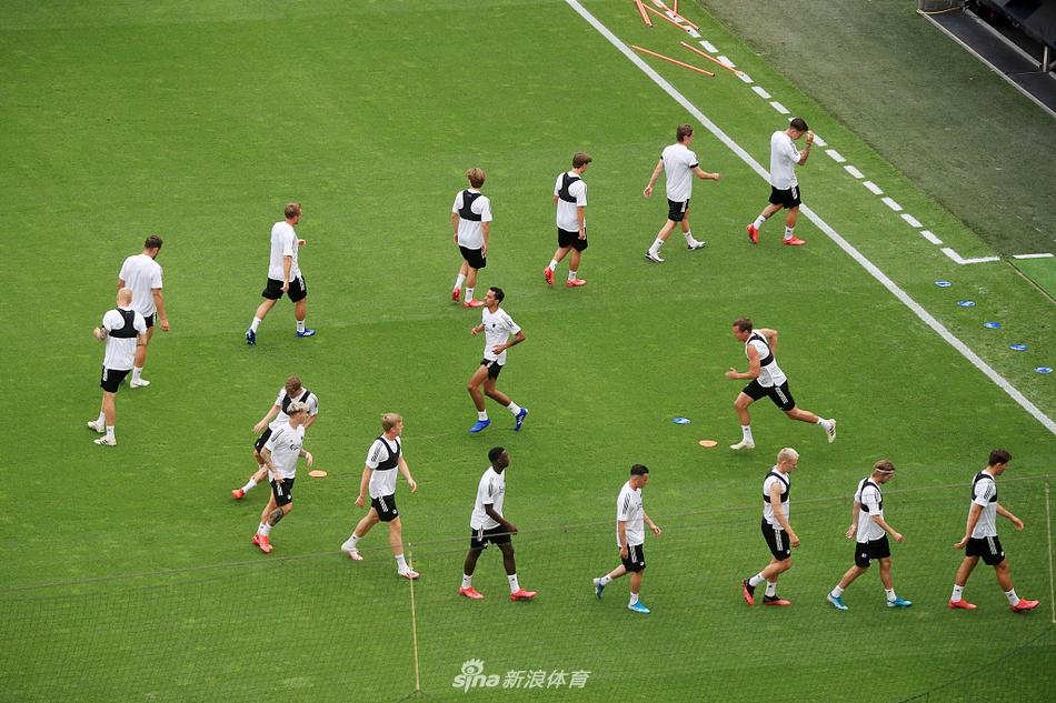 斯基拉：加斯佩里尼不滿意齊米卡斯表現(xiàn)，球員可能重返利物浦