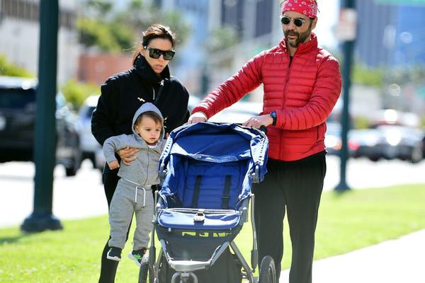 表現(xiàn)全面！字母哥半場9中6拿到13分4板3助1斷 正負值+11