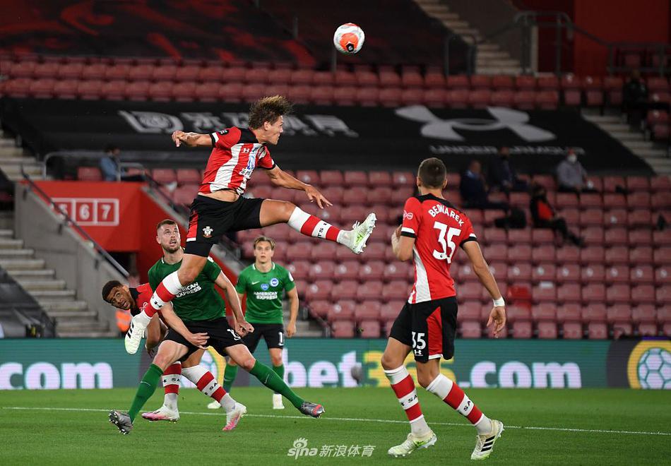 HWG！羅馬諾：27歲后衛(wèi)富安健洋自由身加盟阿賈克斯，簽約半年