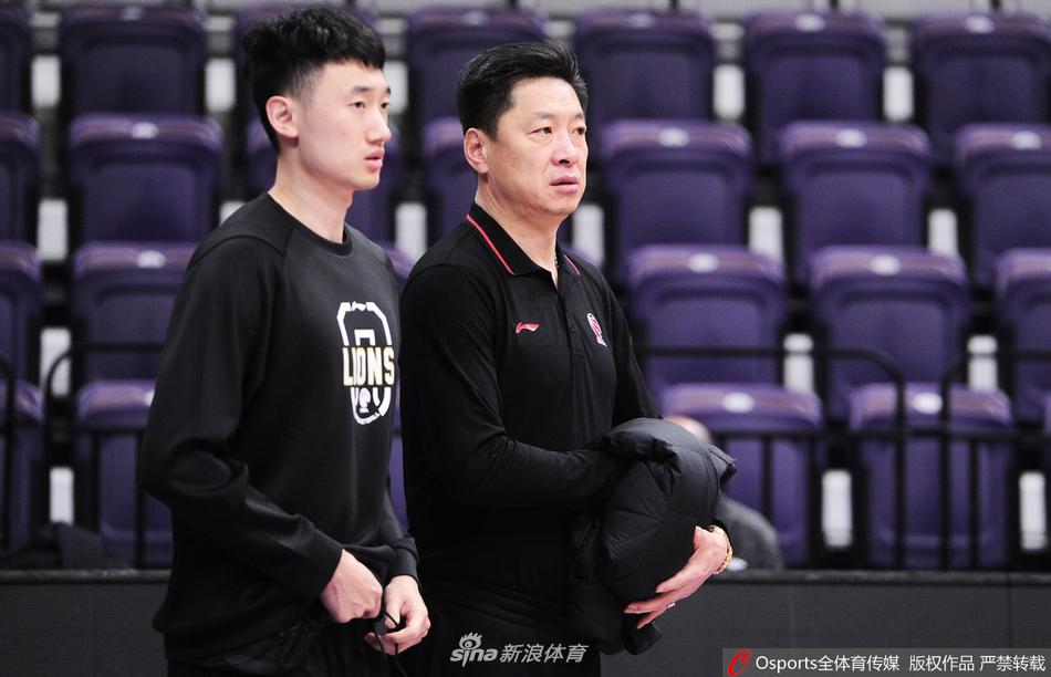 弗蘭克被拍到用帶阿森納logo杯子喝水 賽后回應：不是故意的