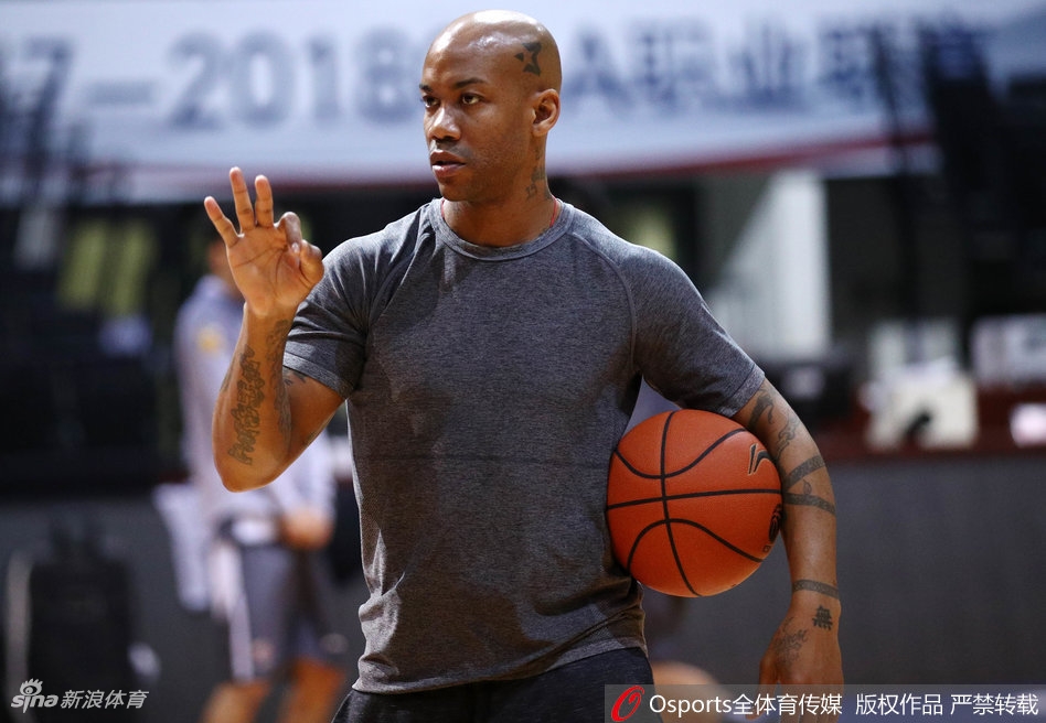 熱火官方：拉松右腳扭傷提前退賽 本場比賽將不會回歸