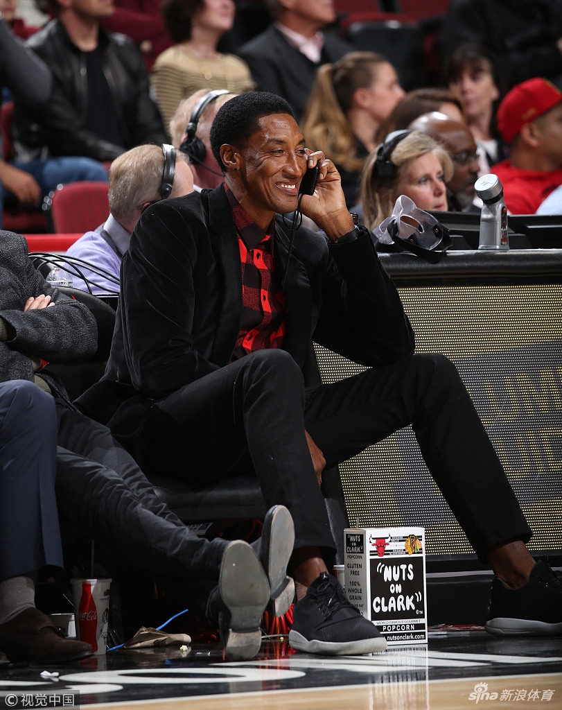 [流言板]期待回歸！美媒曬莫蘭特隔扣樂福照，配文不可復制的爆發(fā)力