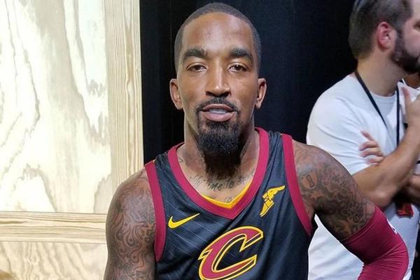 ??快船上半場罰球23中21&出手比熱火多14次 但落后20分