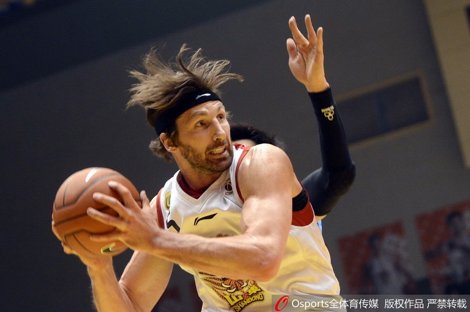 任勞任怨！比爾本場替補出戰(zhàn)，賽中一直面帶笑意