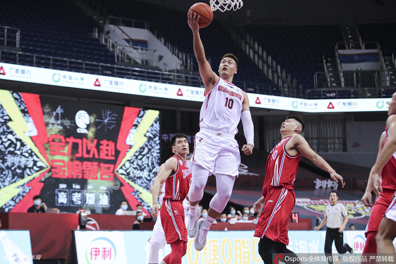 官方：伊薩克踝關節(jié)損傷+腓骨骨折，成功接受手術，回歸時間未定